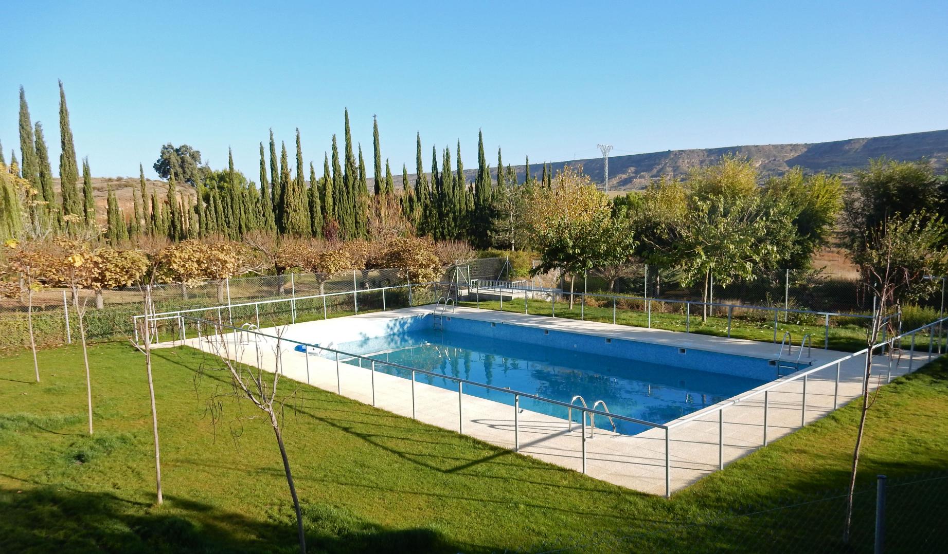Piscina pública municipal en Alberuela de Tubo