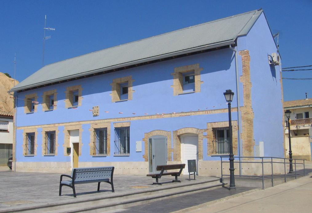 Edificio de servicios múltiples en Barbuñales
